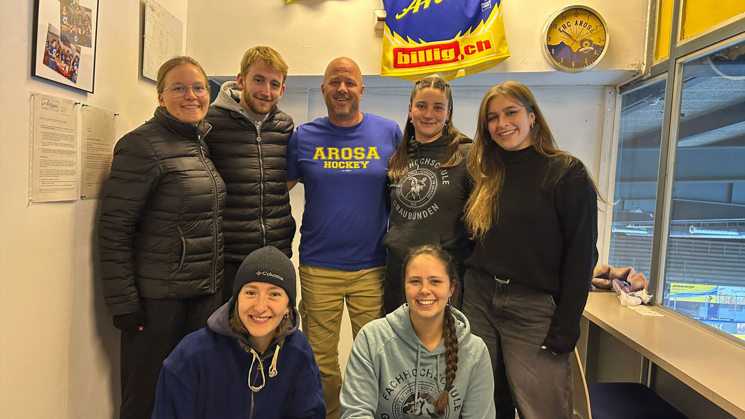 Eishockey Live-Produktion – Produktionscrew mit CEO vom EHC Arosa Christian Modes